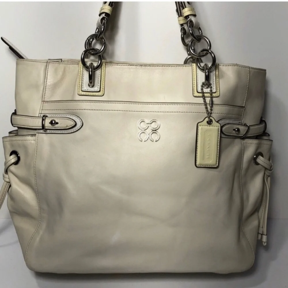 Coach Colette Cream Leather Shoulder Bag.